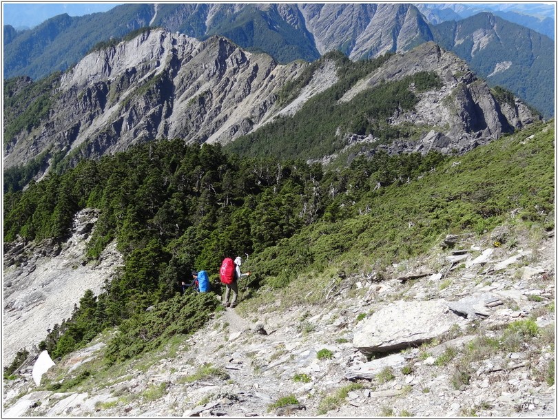 2012-07-13 08-31-21陡下往南湖南峰.JPG